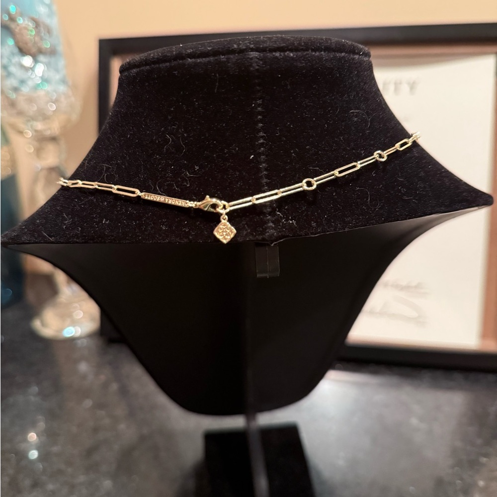 Kendra Scott Courtney Paperclip Necklace in Gold - Picture 7 of 10